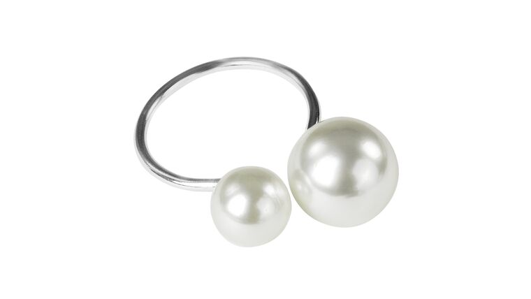 Faux Pearl Napkin Ring – Silver | Rental