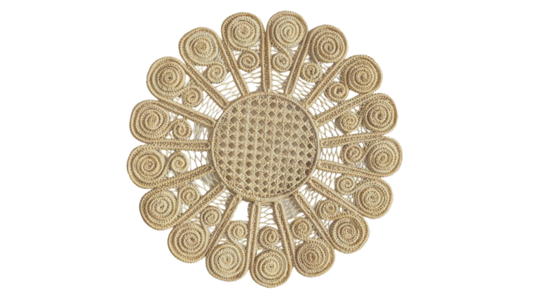 Caracoles Round Woven Iraca Straw Placemat | Rental Caracoles Round Woven Iraca Straw Placemat | Rental