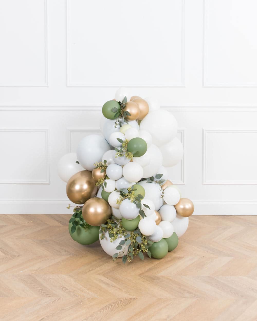 Botanical – Organic Balloon Cluster with Greenery – 3ft | Rental Botanical – Organic Balloon Cluster with Greenery – 3ft | Rental
