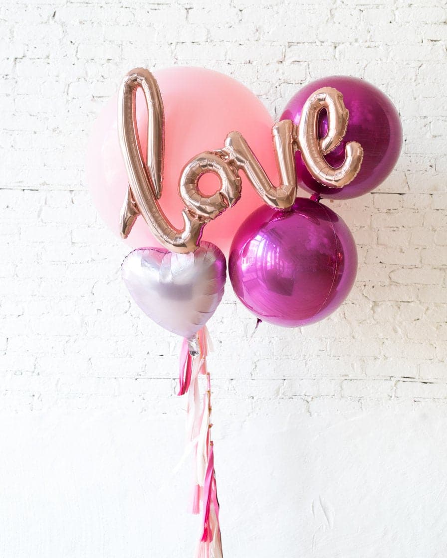 GIFT-Love Giant Script Bouquet | Rental GIFT-Love Giant Script Bouquet | Rental