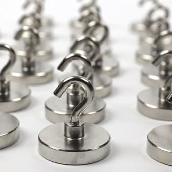 Single 32mm Rare-Earth Super Magnet Hook (Holds 125lbs) | Rental